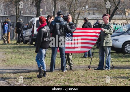 Lublin, Polen - 25. März 2015: Fans der US-Armee interviewt Stockfoto