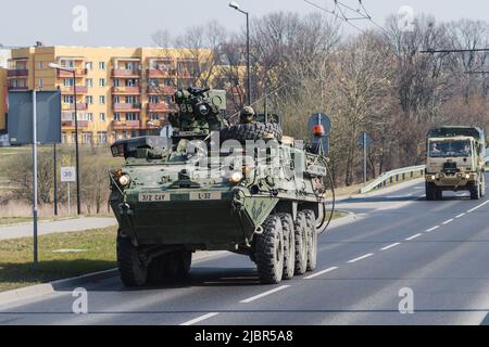 Lublin, Polen - 25. März 2015: Fahrzeug der United States Army (Armored Personnel Carrier) Stryker durch die Straßen der Stadt Stockfoto