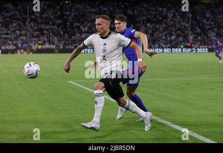 Little Boy, Deutschland. 07.. Juni 2022. firo: 07.06.2022, Fuvuball, Fußball: DFB Nationalmannschaft, Männer, UEFA Nations League, GER, Deutschland - eng, England 1: 1 David RAUM, GER links gegen John STONES/dpa/Alamy Live News Stockfoto