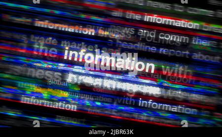 Schlagzeilen in internationalen Medien mit Information und Kommunikation. Abstraktes Konzept von Nachrichtentiteln, die auf Lärmdisplays übertragen werden. TV-Fehler Stockfoto