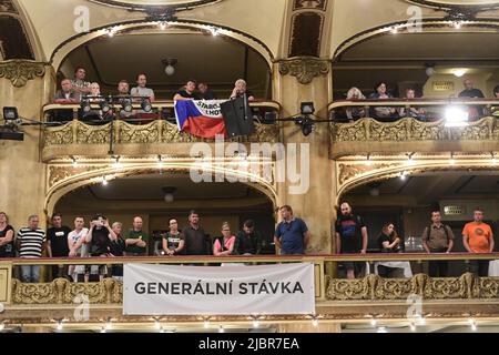 Prag, Tschechische Republik. 08.. Juni 2022. Am 8. Juni 2022 fand im Lucerna-Palast in Prag, Tschechische Republik, ein Protesttreffen der Bauern statt, um über die Festlegung von Subventionen für Kleinbauern zu diskutieren. Kredit: Roman Vondrous/CTK Foto/Alamy Live Nachrichten Stockfoto