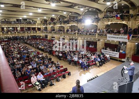 Prag, Tschechische Republik. 08.. Juni 2022. Am 8. Juni 2022 fand im Lucerna-Palast in Prag, Tschechische Republik, ein Protesttreffen der Bauern statt, um über die Festlegung von Subventionen für Kleinbauern zu diskutieren. Kredit: Roman Vondrous/CTK Foto/Alamy Live Nachrichten Stockfoto