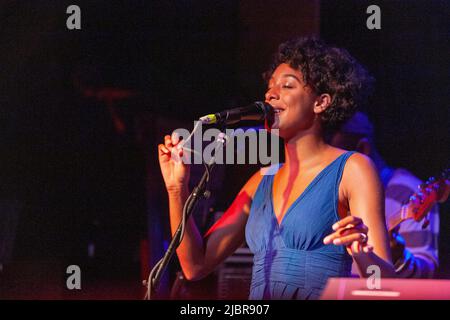 Corinne Bailey Rae tritt in den Gipsy Tea Rooms auf 12.. August 2006, Deep Ellum, Dallas, Texas, Vereinigte Staaten von Amerika. Stockfoto