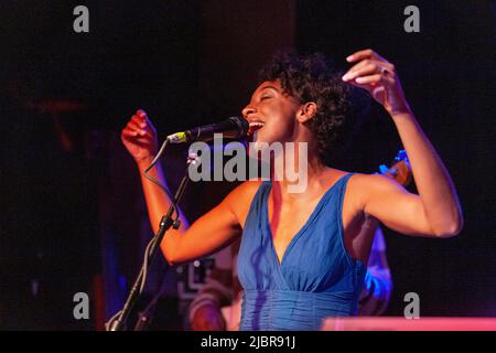 Corinne Bailey Rae tritt in den Gipsy Tea Rooms auf 12.. August 2006, Deep Ellum, Dallas, Texas, Vereinigte Staaten von Amerika. Stockfoto