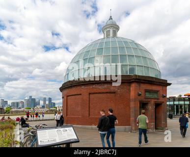 Eingangsgebäude zum Fußgängertunnel, Greenwich, London SE10, England, Großbritannien Stockfoto