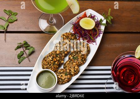 Gulmaru Kebab mit rotem und grünem Cocktail, Pune Stockfoto