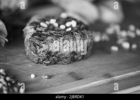 Köstliches Steak auf dem Grill Stockfoto