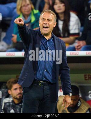 München, Deutschland. Juni 7. 2022: München, Deutschland. 07.. Juni 2022. DFB-Headcoach Hans-Dieter Hansi Flick, Bundesstrainer, Nationaltrainer, geste beim Spiel der UEFA Nations League 2022 DEUTSCHLAND - ENGLAND 1-1 in der Saison 2022/2023 am 07. Juni 2022 in München, Deutschland. Quelle: Peter Schatz/Alamy Live News Stockfoto