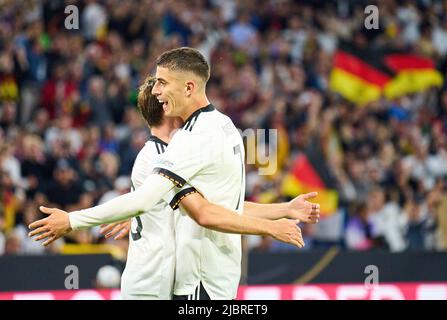 München, Deutschland. Juni 7. 2022: München, Deutschland. 07.. Juni 2022. Jonas Hofmann, DFB 18 feiert sein Tor, glücklich, lachen, feiern, 1-0 mit Kai Havertz, DFB 7 im UEFA Nations League 2022 Spiel DEUTSCHLAND - ENGLAND 1-1 in der Saison 2022/2023 am 07. Juni 2022 in München, Deutschland. Quelle: Peter Schatz/Alamy Live News Stockfoto