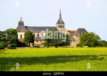 Die romanische Abteikirche St. Benoit sur Loire (Abbaye de Fleury). Loiret-Abteilung im Nord-zentralen Frankreich. Stockfoto