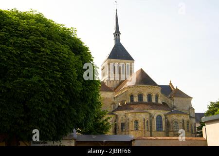 Die romanische Abteikirche St. Benoit sur Loire (Abbaye de Fleury). Loiret-Abteilung im Nord-zentralen Frankreich. Stockfoto