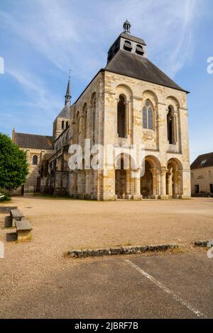 Der zweistöckige Narthex und der campanile der romanischen Abteikirche St. Benoit sur Loire (Abbaye de Fleury). Loiret-Abteilung in Nord-Zentral-Fra Stockfoto