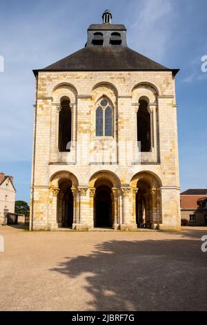 Der zweistöckige Narthex und der campanile der romanischen Abteikirche St. Benoit sur Loire (Abbaye de Fleury). Loiret-Abteilung in Nord-Zentral-Fra Stockfoto