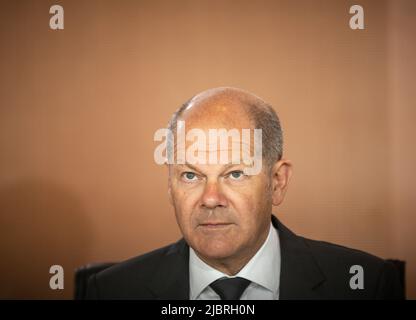 Berlin, Deutschland. 08.. Juni 2022. Bundeskanzler Olaf Scholz (SPD) hat mit dem ukrainischen Präsidenten Selenskyj über mehr Unterstützung für die Ukraine gesprochen. Quelle: Michael Kappeler/dpa/Alamy Live News Stockfoto