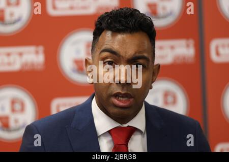 Crawley, Großbritannien. 8.. Juni 2022. Kevin Betsy, der neue Manager des Crawley Town Football Club, während einer Pressekonferenz im Broadfield Stadium in Crawley. Quelle: James Boardman/Alamy Live News Stockfoto