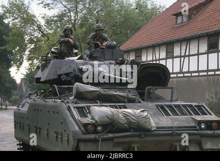 US Army, M3 Bradley Infanterie Kampffahrzeug während NATO-Übungen in Deutschland Stockfoto