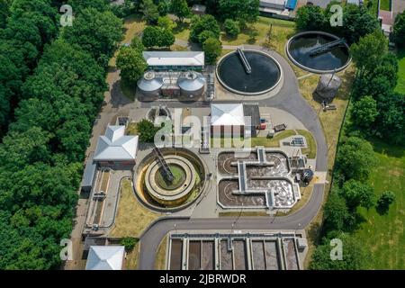 Voerde, Niederrhein, Nordrhein-Westfalen, Deutschland - Kläranlage Voerde, Abwasserbehandlung in der modernisierten Abwasserbehandlung pla Stockfoto