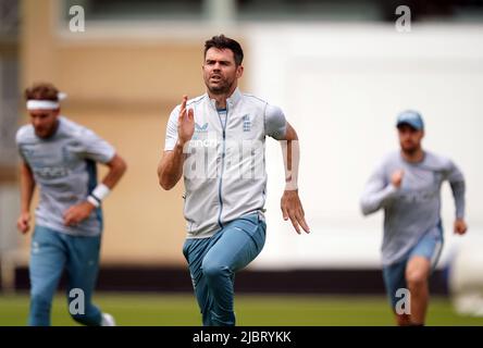 Englands James Anderson während einer Nets-Session auf dem Trent Bridge Cricket Ground, Nottingham. Bilddatum: Mittwoch, 8. Juni 2022. Stockfoto