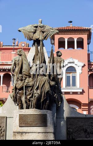 Panama, Panama City, Statue auf dem Simon Bolivar Platz im historischen Viertel Casco Viejo, das von der UNESCO zum Weltkulturerbe erklärt wurde Stockfoto