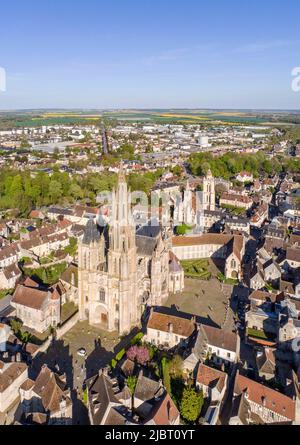 Frankreich, Oise, Senlis, Kathedrale Notre Dame de Senlis (Luftaufnahme) Stockfoto