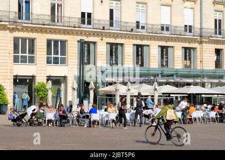 Frankreich, Loire Atlantique, Nantes, Place Royale, Platz, entworfen vom Architekten Mathurin Crucy am Ende des 18.. Jahrhunderts, Terrasse von La Taverne Royale Stockfoto