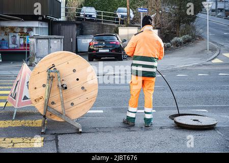 Verkabelung eines Wohngebiets, Wesemlin, Luzern, Schweiz Stockfoto
