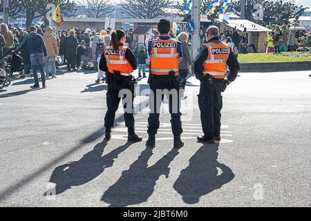 Polizeipräsenz beim Karneval in Luzern, Schweiz Stockfoto