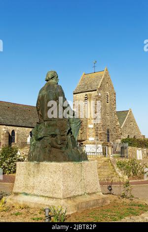 Frankreich, Manche, Cotentin, Cape La Hague, Greville Hague, Statue von Jean-François Millet und Kirche Sainte Colombe Stockfoto