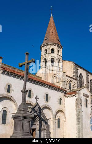 Frankreich, Puy de Dome, Ennezat, Kirche Saint Victor et Sainte Couronne, limagne-Ebene Stockfoto