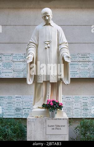 Frankreich, Paris, Notre Dame de la Medaille Mirakuleuse Chapel, St. Vincent de Paul Statue Stockfoto