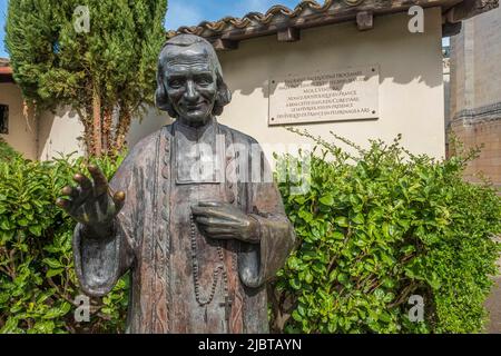 Frankreich, Ain, Ars-sur-Formans, Heiligtum von Ars, dem heiligen Jean-Marie Vianney gewidmet, schutzpatron aller Priester im Universum, Statue des Pfarrers von Ars Stockfoto