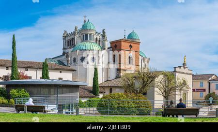 Frankreich, Ain, Ars-sur-Formans, Wallfahrtskirche von Ars, die dem heiligen Jean-Marie Vianney, dem schutzpatron aller Priester des Universums, geweiht ist, Basilika Saint-Sixtus oder Basilika des Pfarrers von Ars Stockfoto