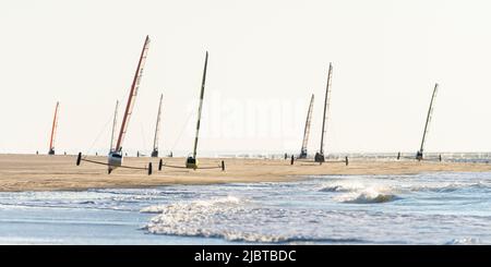 Frankreich, Pas de Calais, Berck-sur-mer, Grand Prix char-à-voile de Berck-sur-mer, Klasse 2, 3, Formel A, Standart, Der Wettbewerb wird in 5 Runden von etwa 25 Minuten organisiert Stockfoto