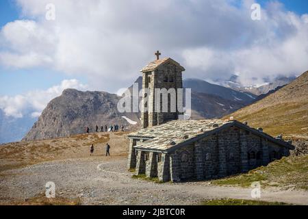 Frankreich, Savoie, Nationalpark Vanoise, Bonneval-sur-Arc, Col de l'Iseran (2770 m) auf der Straße zu den Grandes Alpes, zwischen Val-d'Isere und Bonneval-sur-Arc, die Kapelle Notre-Dame von Iseran Stockfoto