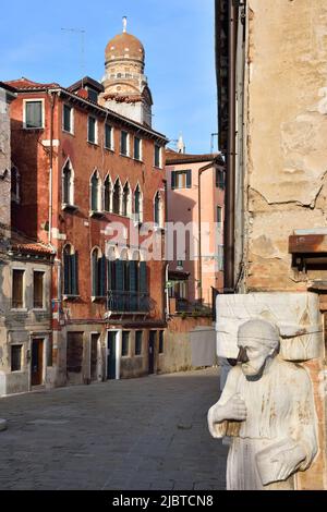 Italien, Venetien, Venedig, von der UNESCO zum Weltkulturerbe erklärt, Cannaregio, Campo dei Mori, Statue von Sior Antonio Rioba, Sprecher der Unzufriedenen Stockfoto