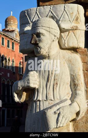 Italien, Venetien, Venedig, von der UNESCO zum Weltkulturerbe erklärt, Cannaregio, Campo dei Mori, Statue von Sior Antonio Rioba, Sprecher der Unzufriedenen Stockfoto