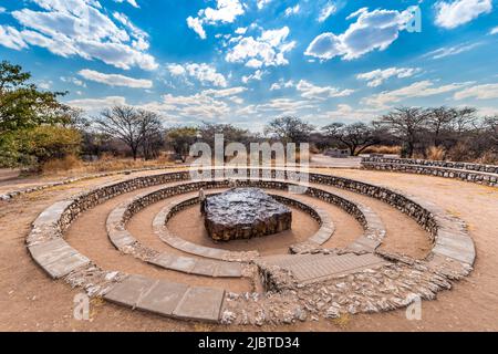 Namibia, Otjozondjupa Region, Grootfontein, der Hoba Meteorit, der sich auf der Hoba West Farm befindet und 1920 von Jacobus BRITS entdeckt wurde, ist der größte bekannte Meteorit (60 Tonnen in einem Stück, 2,7 m lang und 0,9 m hoch) Und der größte bekannte natürliche Eisenblock auf der Erdoberfläche, der Fall des Meteoriten, wird geschätzt, dass er vor weniger als 80.000 Jahren stattgefunden hat Stockfoto