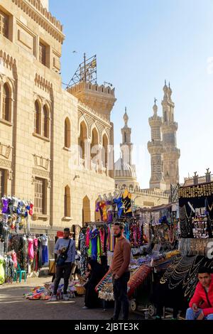 Ägypten, Kairo, islamisches Kairo, Altstadt, die von der UNESCO zum Weltkulturerbe erklärt wurde, Khan al-Khalili Souk und Al Azhar Moschee im Hintergrund Stockfoto