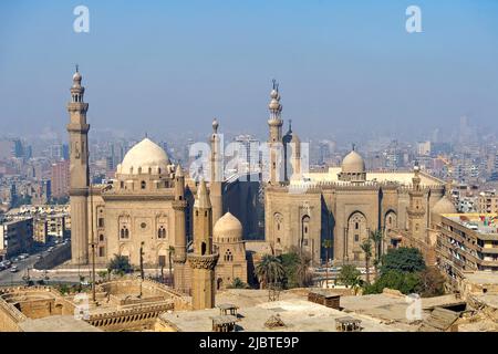 Ägypten, Kairo, Altstadt, die von der UNESCO zum Weltkulturerbe erklärt wurde, sowie die Moscheen Sultan Hassan, Al Rifai und Al Mahmoudeya Stockfoto