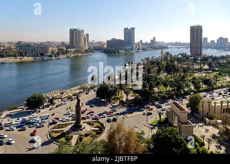 Ägypten, Kairo, Zamalek, Insel Gezira, Überblick über den Nil und den Opernplatz mit der Statue von Saad Zaghloul Stockfoto