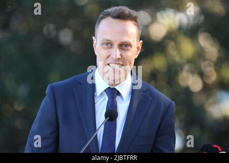 Sydney, Australien. 8.. Juni 2022. Im Bild: MC Matt Shirvington. Commonwealth Games Australia Patron-in-Chief, Generalgouverneur seine Exzellenz General der ehrenwerte David Hurley AC DSC (retd) und ihre Exzellenz Frau Linda Hurley wurden von den australischen Sportstars der Pool-, Track-, Feld und Ring zum Zeichen ‘50 Days to go’ durch die Enthüllung der R.M.Williams Birmingham 2022 Commonwealth Games Australian Team zeremonielle Kleidung. Im Admiralty House, 109 Kirribilli Avenue, Sydney. Kredit: Richard Milnes/Alamy Live Nachrichten Stockfoto