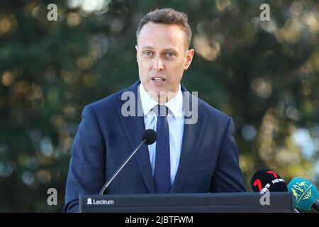 Sydney, Australien. 8.. Juni 2022. Im Bild: MC Matt Shirvington. Commonwealth Games Australia Patron-in-Chief, Generalgouverneur seine Exzellenz General der ehrenwerte David Hurley AC DSC (retd) und ihre Exzellenz Frau Linda Hurley wurden von den australischen Sportstars der Pool-, Track-, Feld und Ring zum Zeichen ‘50 Days to go’ durch die Enthüllung der R.M.Williams Birmingham 2022 Commonwealth Games Australian Team zeremonielle Kleidung. Im Admiralty House, 109 Kirribilli Avenue, Sydney. Kredit: Richard Milnes/Alamy Live Nachrichten Stockfoto