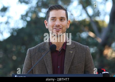 Sydney, Australien. 8.. Juni 2022. Im Bild: Produktchef Scott Faulder. Commonwealth Games Australia Patron-in-Chief, Generalgouverneur seine Exzellenz General der ehrenwerte David Hurley AC DSC (retd) und ihre Exzellenz Frau Linda Hurley wurden von den australischen Sportstars der Pool-, Track-, Feld und Ring zum Zeichen ‘50 Days to go’ durch die Enthüllung der R.M.Williams Birmingham 2022 Commonwealth Games Australian Team zeremonielle Kleidung. Im Admiralty House, 109 Kirribilli Avenue, Sydney. Kredit: Richard Milnes/Alamy Live Nachrichten Stockfoto