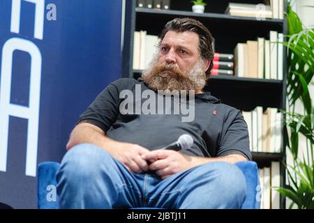 Madrid, Spanien. 08.. Juni 2022. Schauspieler Hovik Keuchkerian bei der Pressekonferenz zur Präsentation der neuen Serie „Reina Roja“ (Rote Königin) im Cibeles-Palast in Madrid. (Foto: Atilano Garcia/SOPA Images/Sipa USA) Quelle: SIPA USA/Alamy Live News Stockfoto