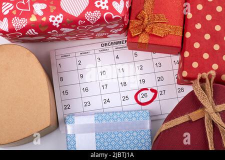 Draufsicht Flat Lay Boxing Day Konzept. Viele verschiedene Geschenkboxen. Stockfoto