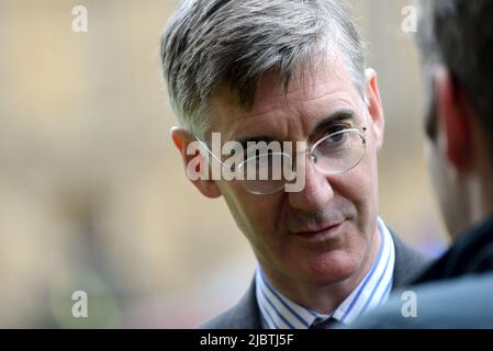 Jacob Rees-Mogg (Con: N E Somerset) Staatsminister für Brexit-Chancen - in Westminster, interviewt vor einem Vertrauensvotum in Bori Stockfoto