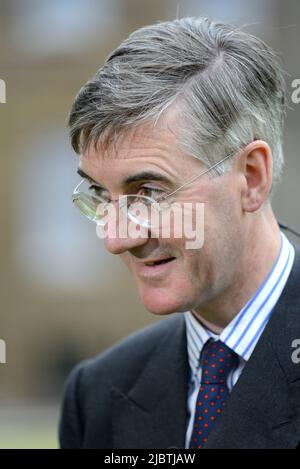 Jacob Rees-Mogg (Con: N E Somerset) Staatsminister für Brexit-Chancen - in Westminster, interviewt vor einem Vertrauensvotum in Bori Stockfoto