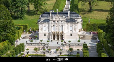 Linderhof, Deutschland - 21. Aug 2022: Blick auf Schloss Linderhof. Stockfoto