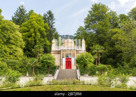 Linderhof, Deutschland - 21. Aug 2021: Im Schlossgarten des Schlosses Linderhof: Der orientalische 'Maurische Kiosk'. Stockfoto