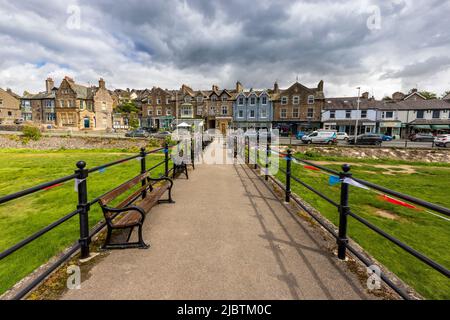 Blick auf die Promenade vom Pier in Arnside, Lancashire, England Stockfoto